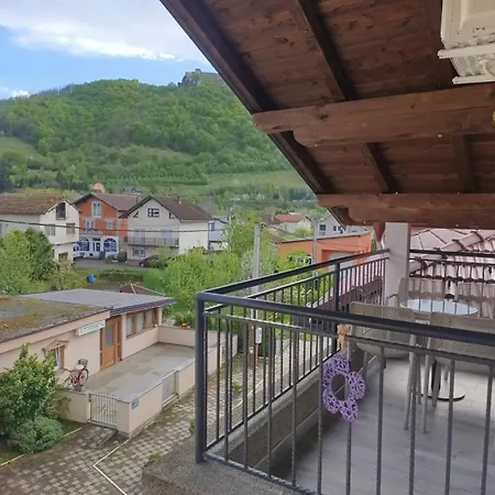 Semesterbostad Naid *